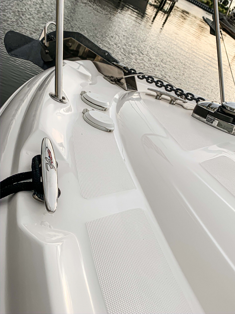 Sea Ray 340 Top side detailing - Photo 15