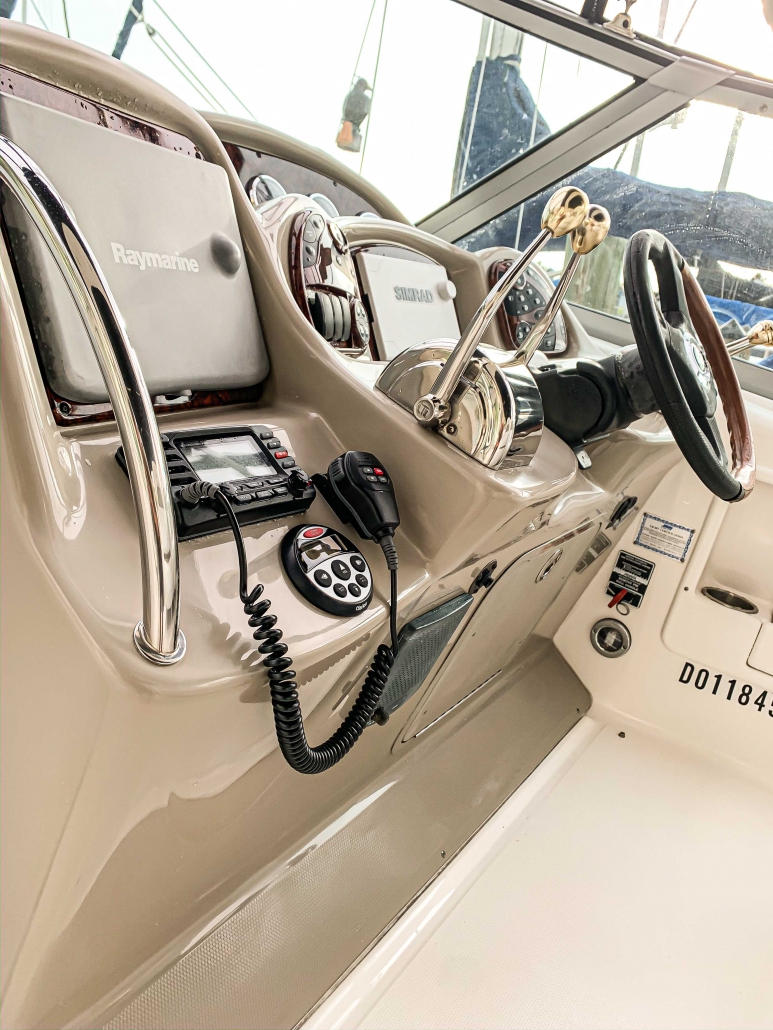 Sea Ray 340 Top side detailing - Photo 21