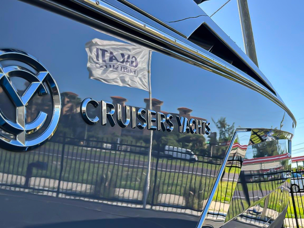 Cruiser Yacht 334 - Photo 02
