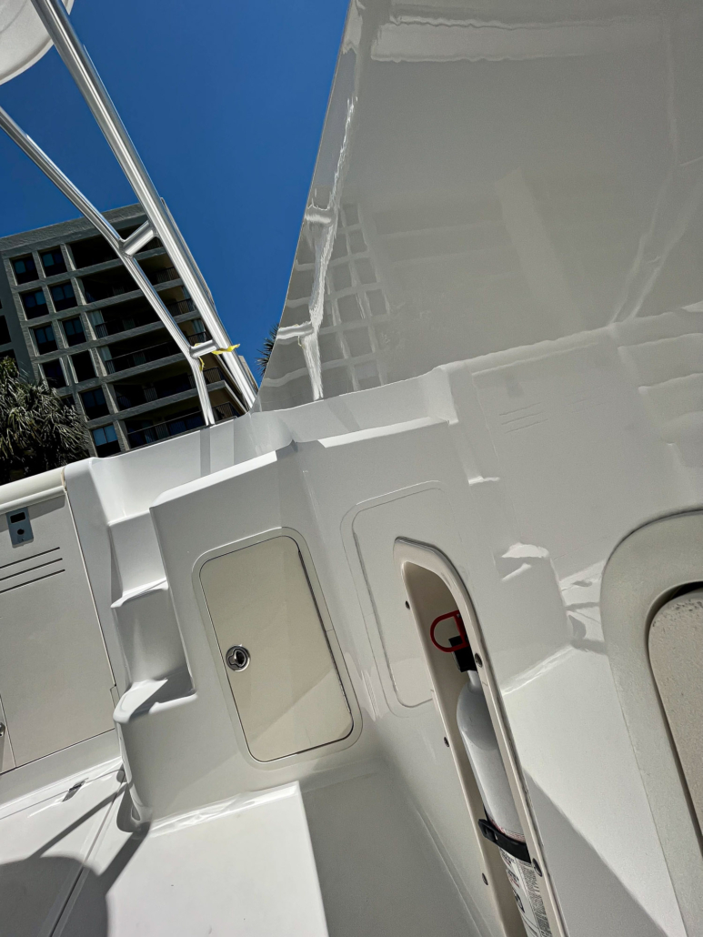 Boston Whaler 32 - Photo 04