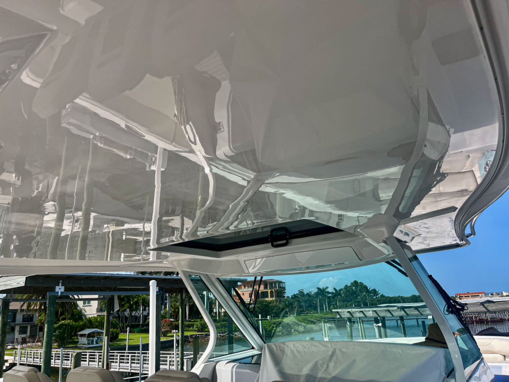 Boston Whaler 32 - Photo 09