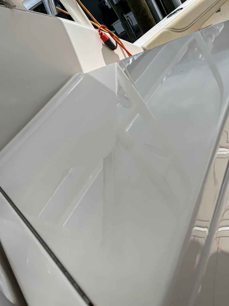 Pursuit 325 - Photo 11